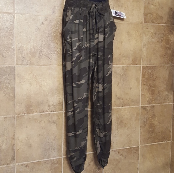 Rewash Camo Pants - Picture 3 of 8